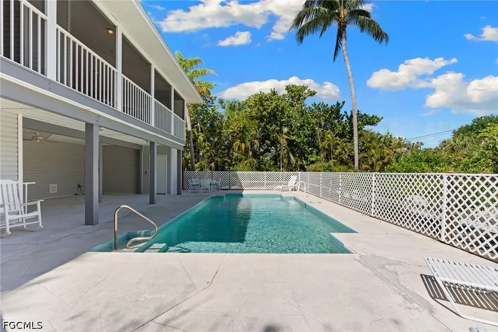 480 Las Tiendas Lane Sanibel FL 33957