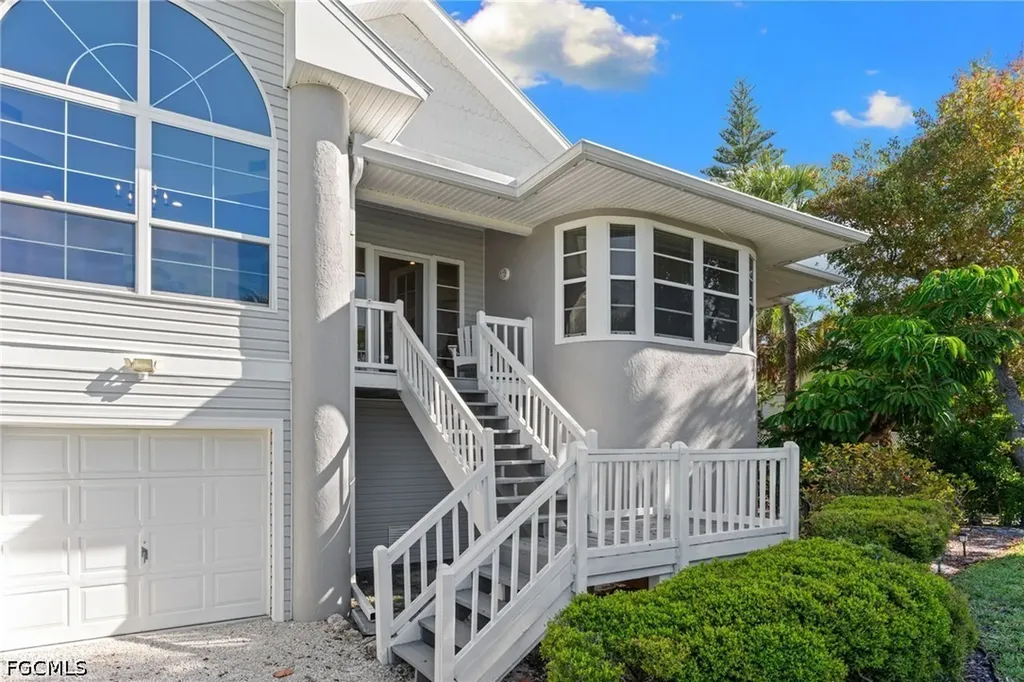 480 Las Tiendas Lane Sanibel FL 33957