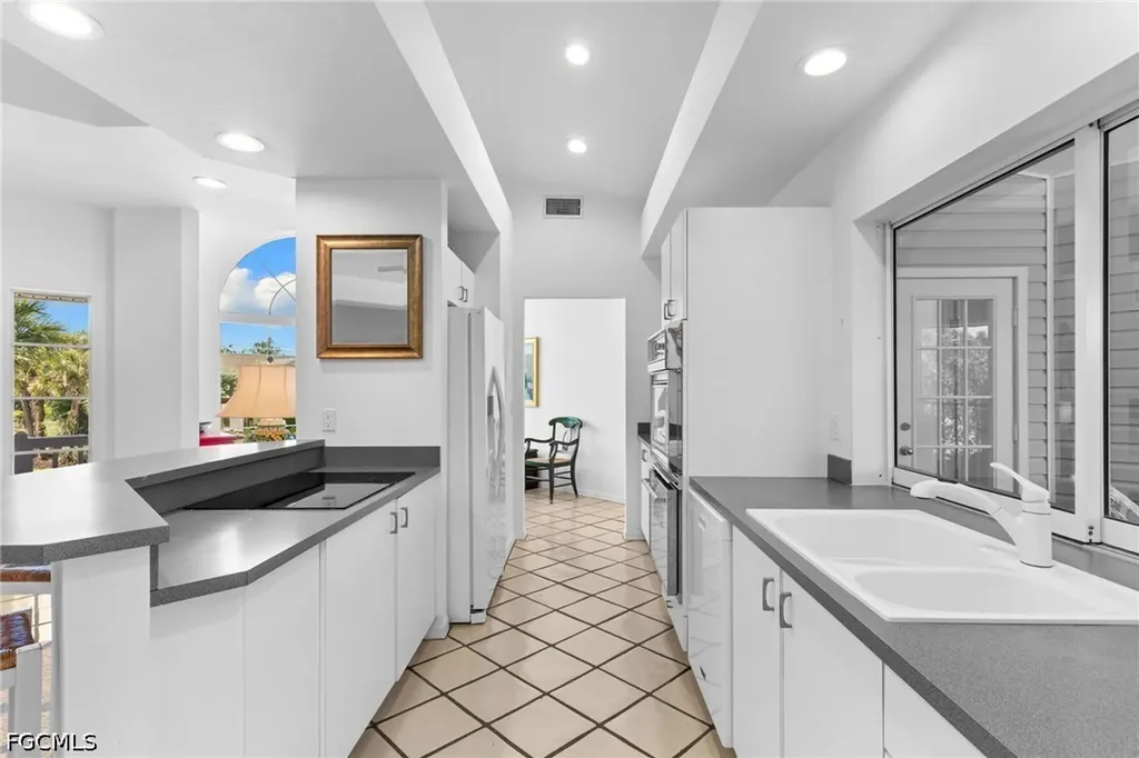 480 Las Tiendas Lane Sanibel FL 33957