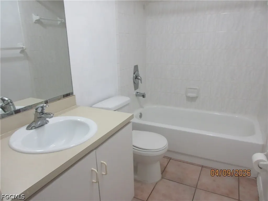 1218 NE 8th Terrace Cape Coral FL 33909