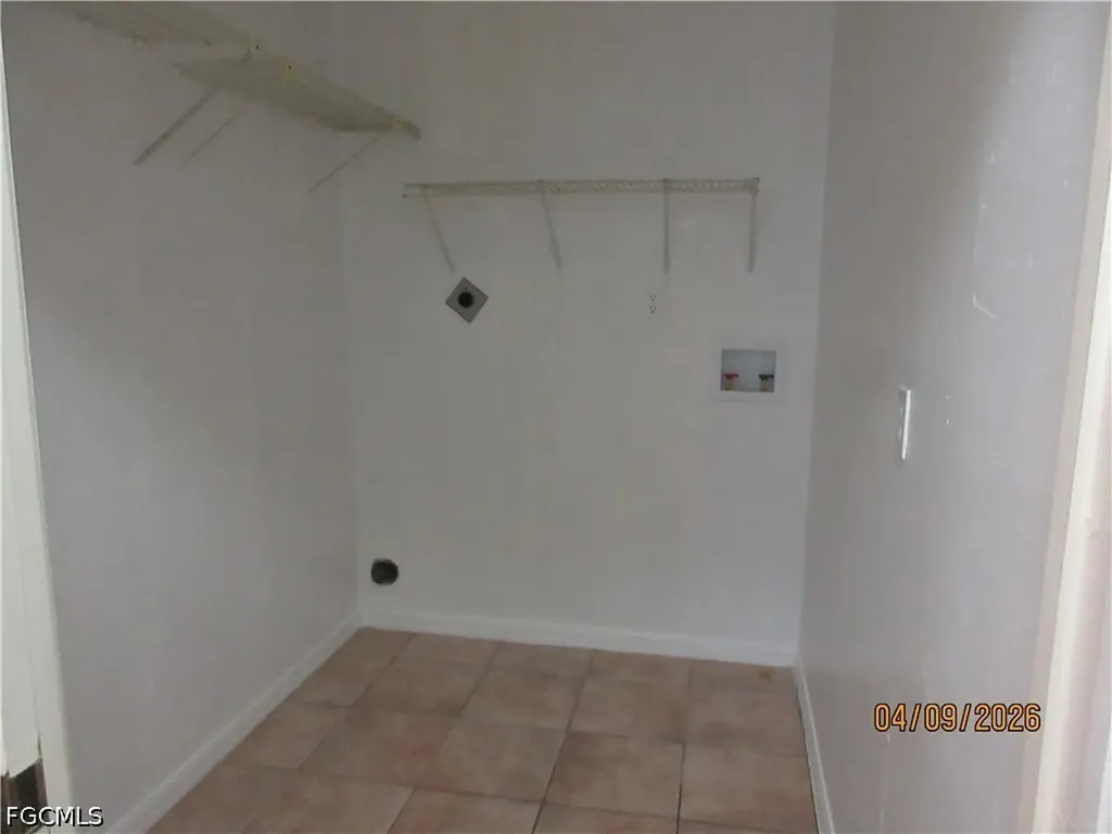 1218 NE 8th Terrace Cape Coral FL 33909