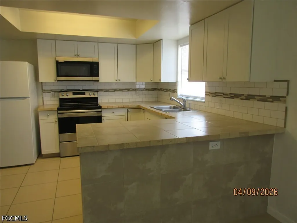 1218 NE 8th Terrace Cape Coral FL 33909