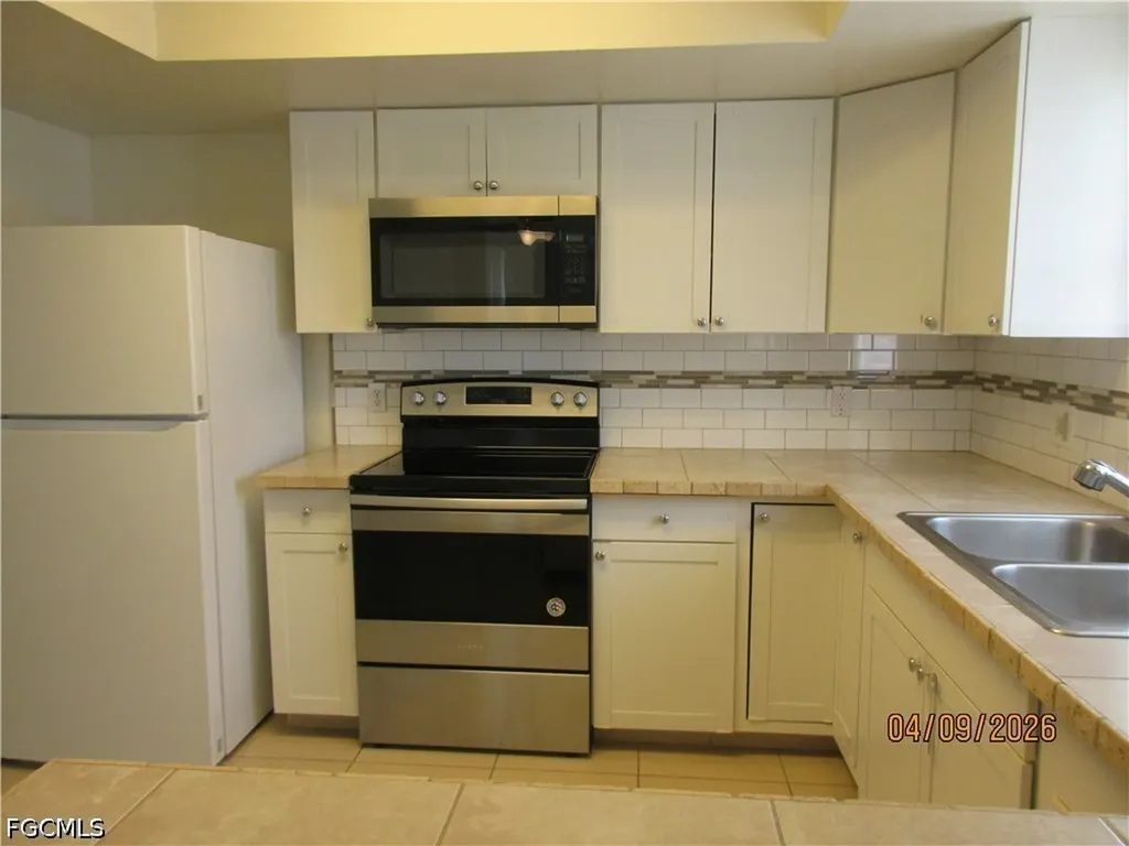 1218 NE 8th Terrace Cape Coral FL 33909