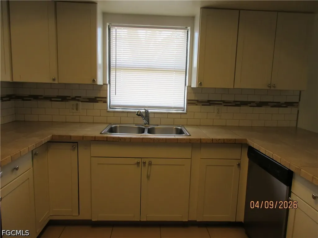 1218 NE 8th Terrace Cape Coral FL 33909