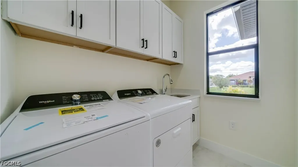 3805 SW 1st Street Cape Coral FL 33991