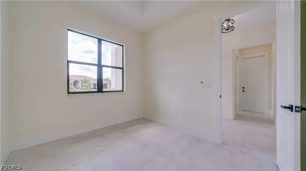 3805 SW 1st Street Cape Coral FL 33991