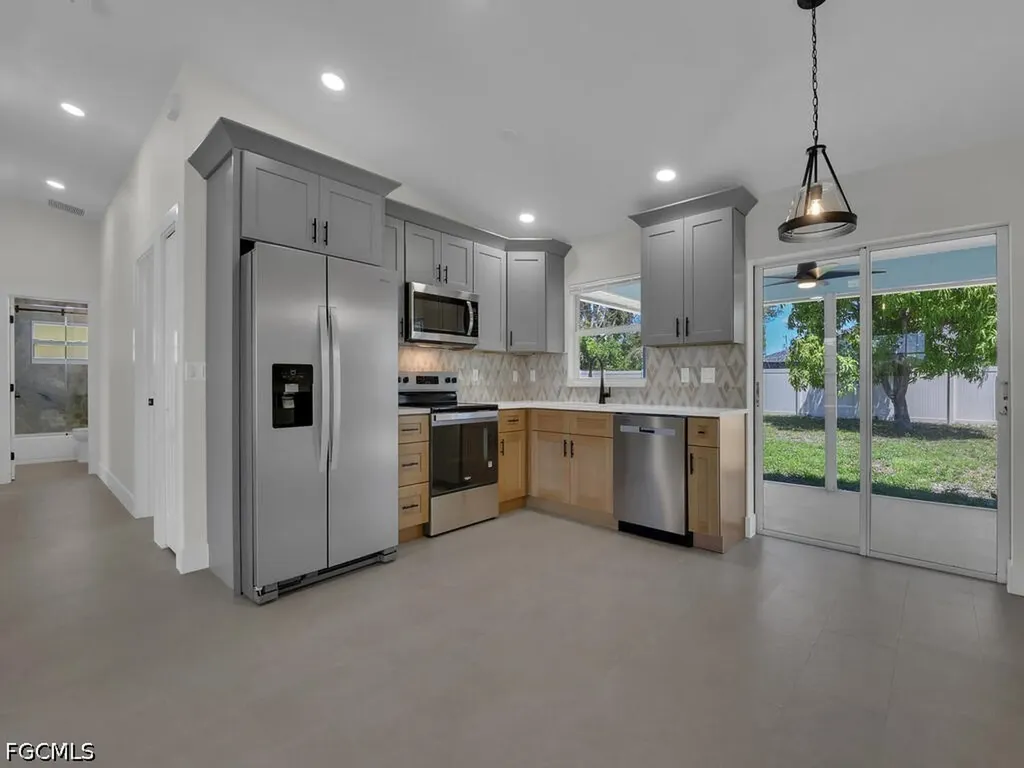 2509 Academy Boulevard Cape Coral FL 33904