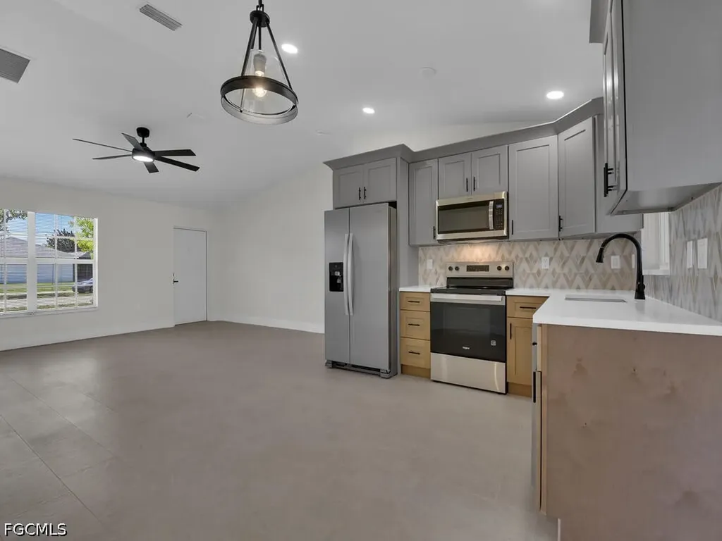 2509 Academy Boulevard Cape Coral FL 33904