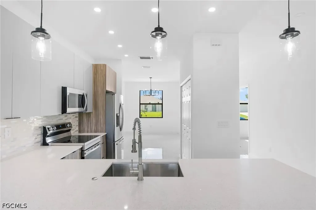 1236 NW 25th Place Cape Coral FL 33993