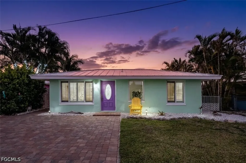 2639 Bridgeview Street Matlacha FL 33993