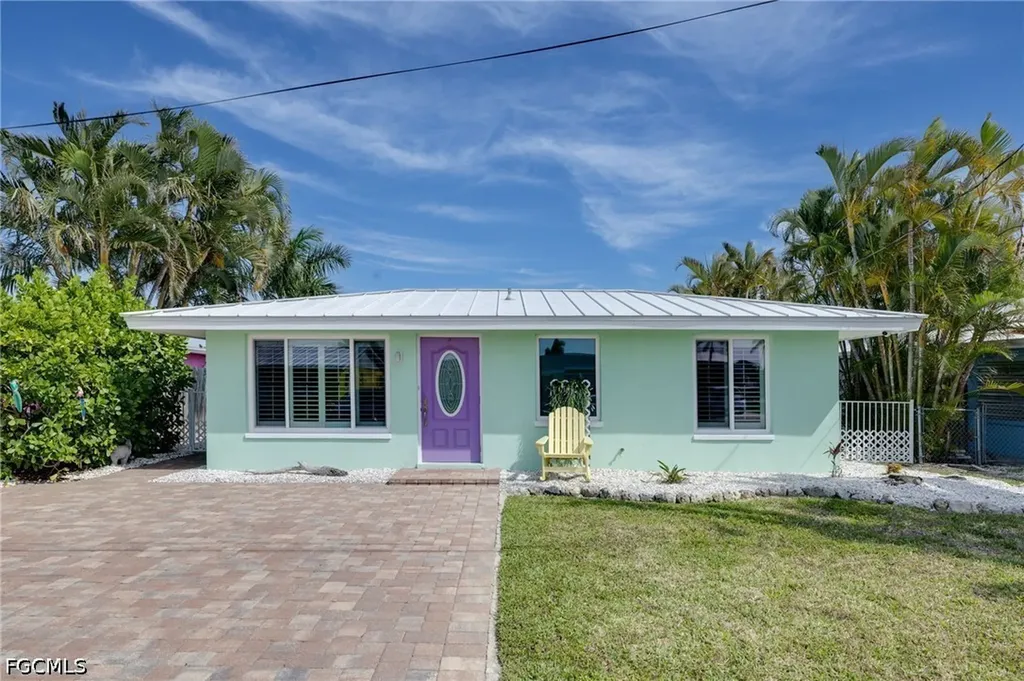 2639 Bridgeview Street Matlacha FL 33993