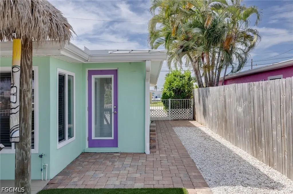 2639 Bridgeview Street Matlacha FL 33993