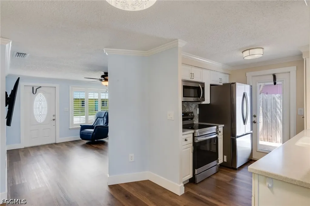 2639 Bridgeview Street Matlacha FL 33993