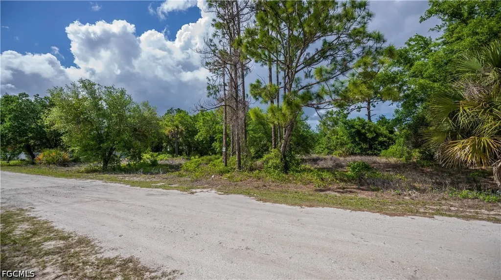 7906 23rd Place Labelle FL 33935