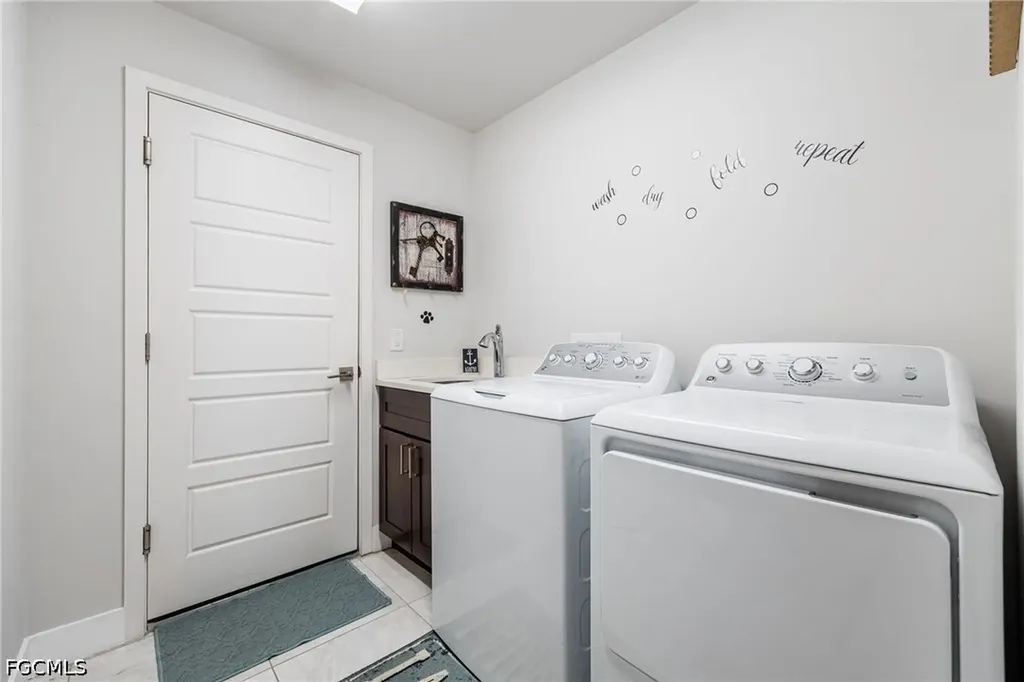 2737 SW 25th Street Cape Coral FL 33914