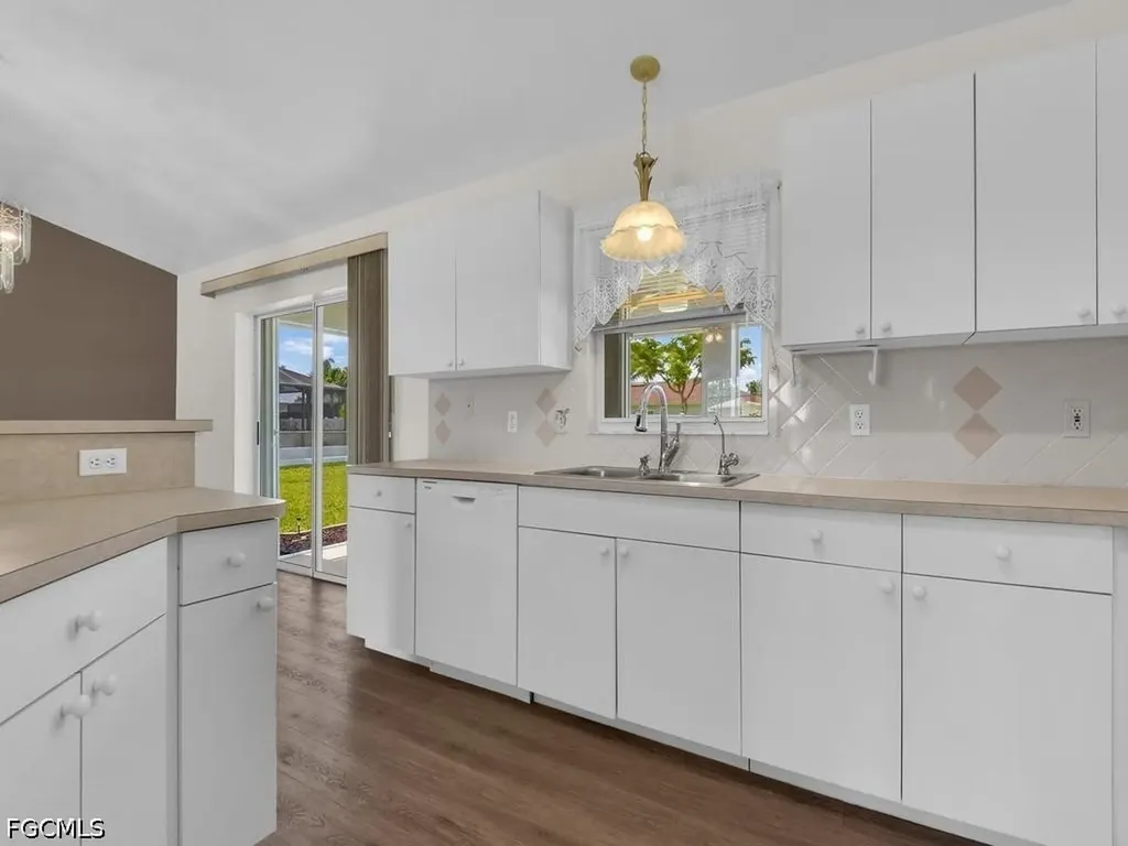 404 SE 28th Terrace Cape Coral FL 33904