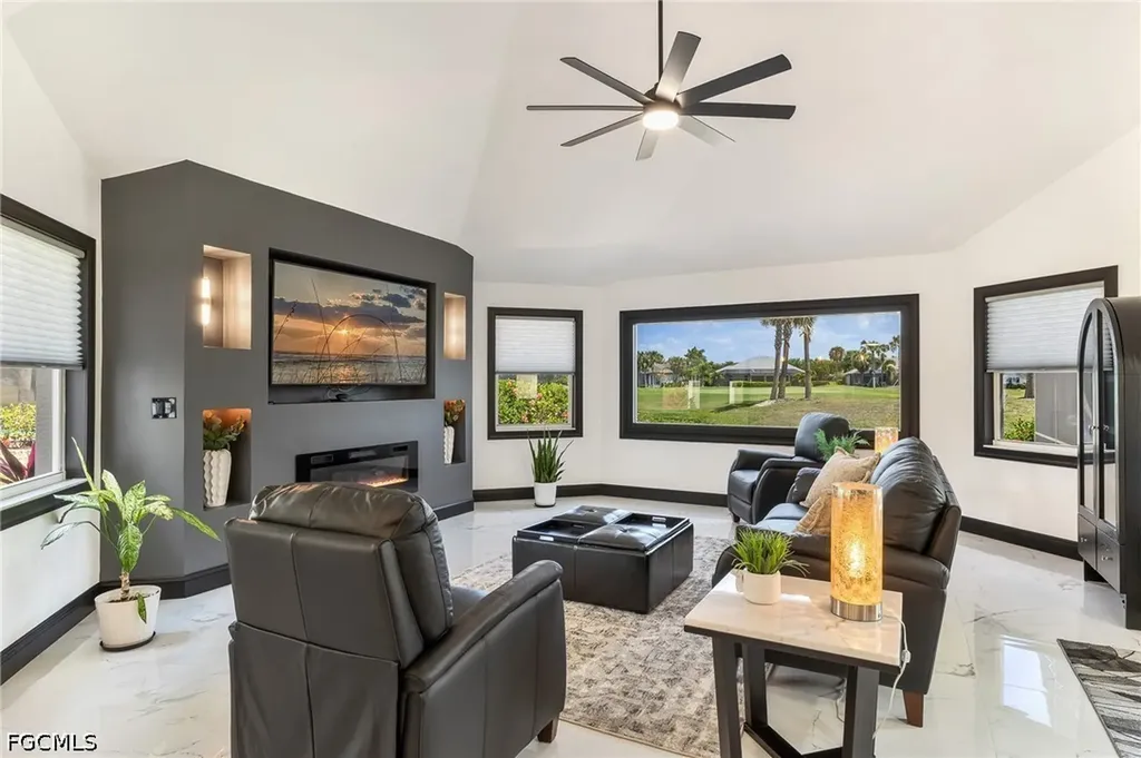 11908 King James Court Cape Coral FL 33991
