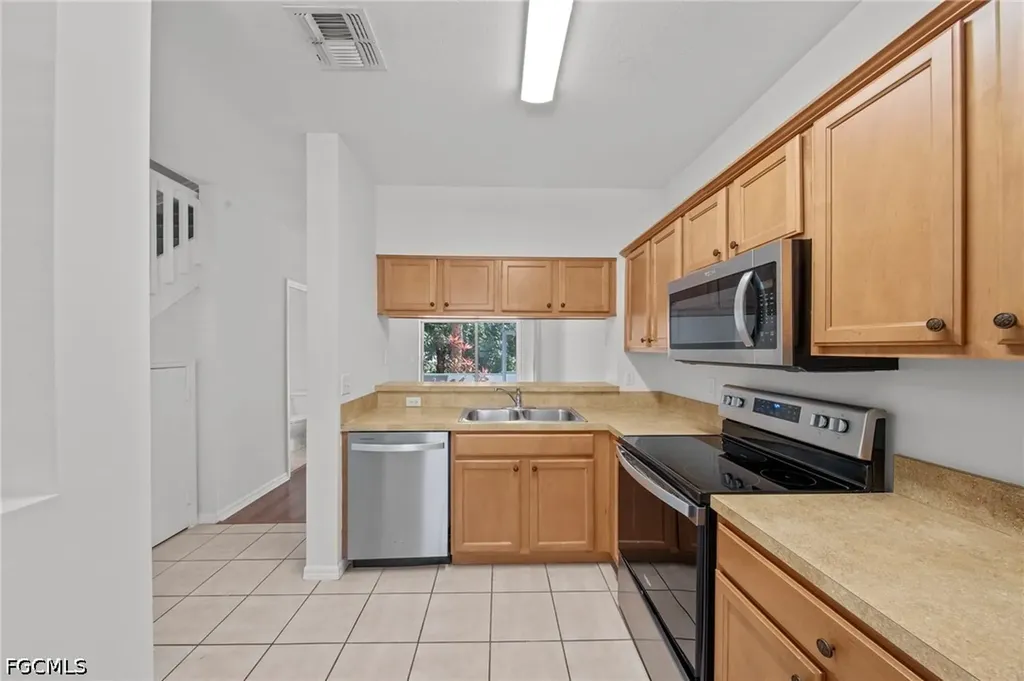 8273 Pacific Beach Drive Fort Myers FL 33966