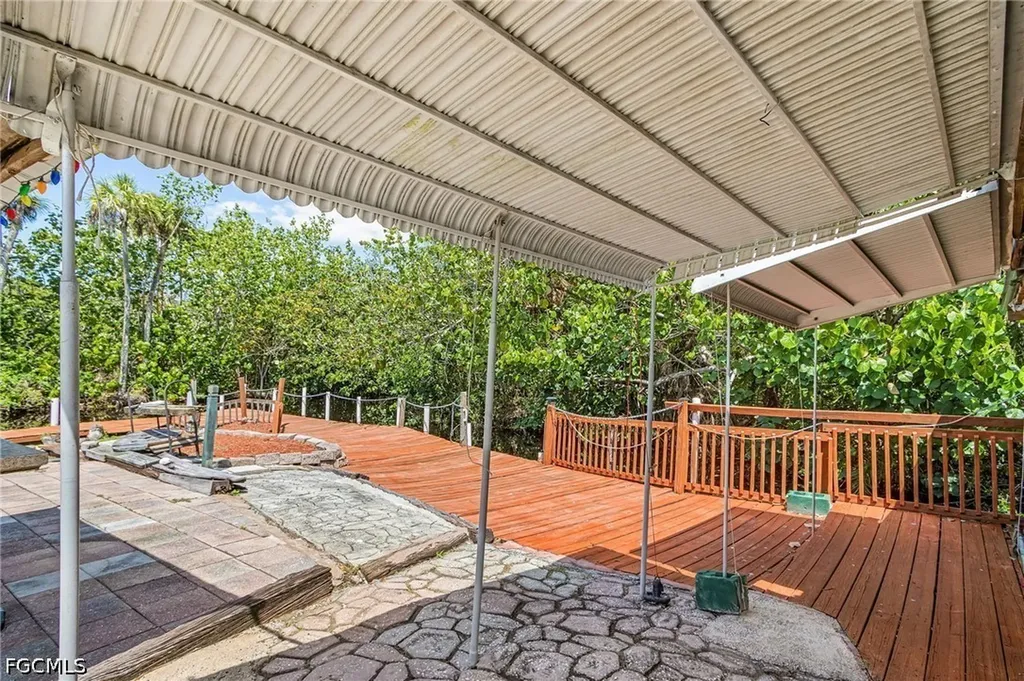 93 Glenmont Drive W North Fort Myers FL 33917