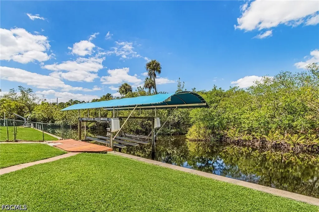 93 Glenmont Drive W North Fort Myers FL 33917