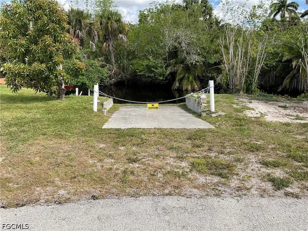93 Glenmont Drive W North Fort Myers FL 33917