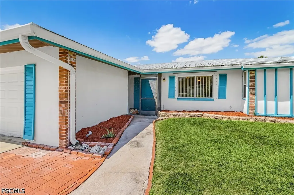 93 Glenmont Drive W North Fort Myers FL 33917