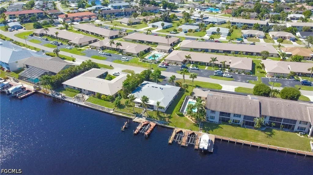 3906 SE 11th Place Cape Coral FL 33904