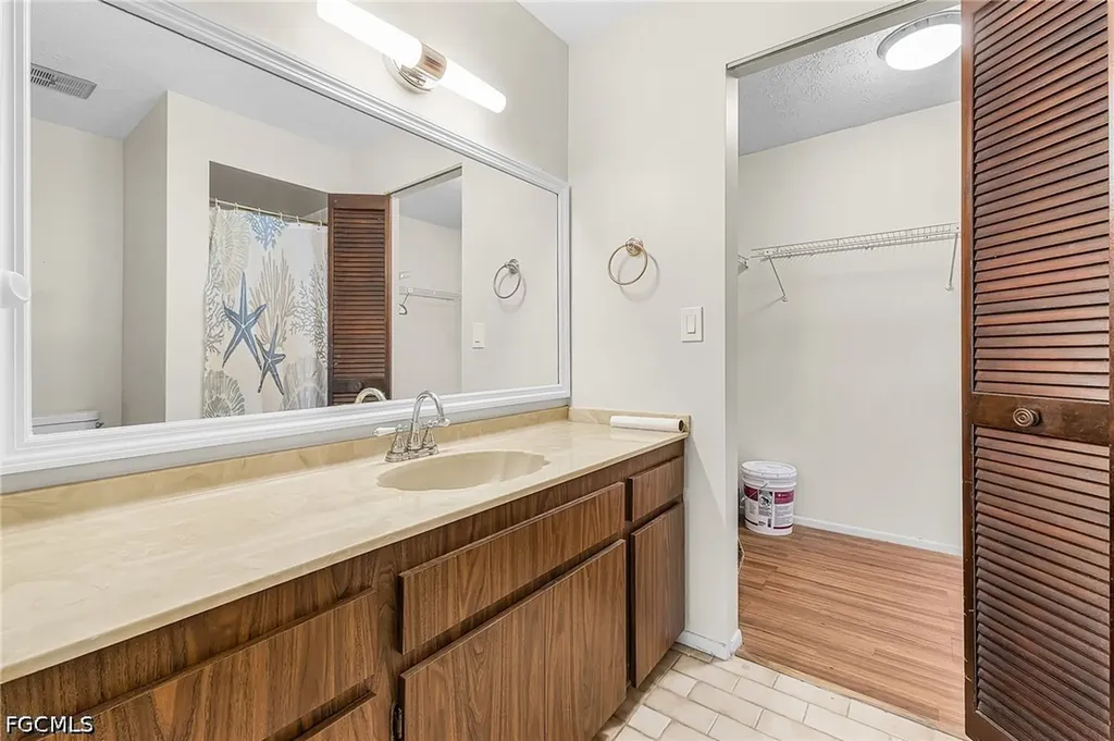 3906 SE 11th Place Cape Coral FL 33904