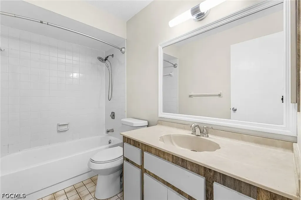 3906 SE 11th Place Cape Coral FL 33904