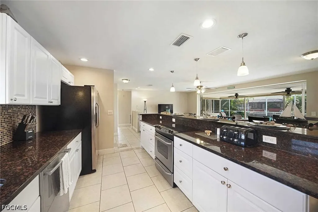 2022 SE 29th Lane Cape Coral FL 33904