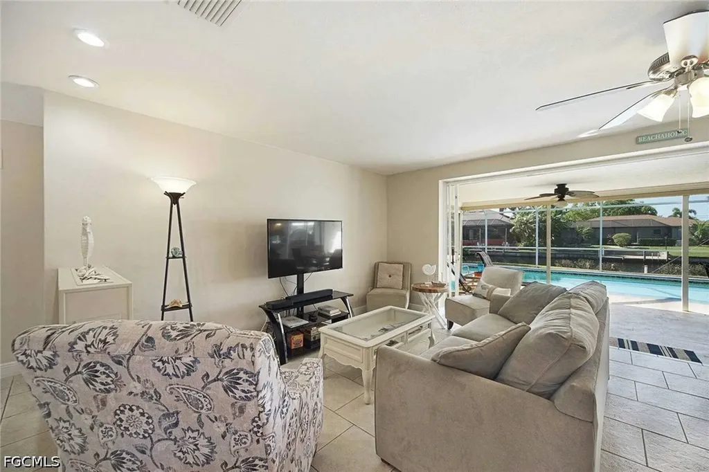 2022 SE 29th Lane Cape Coral FL 33904