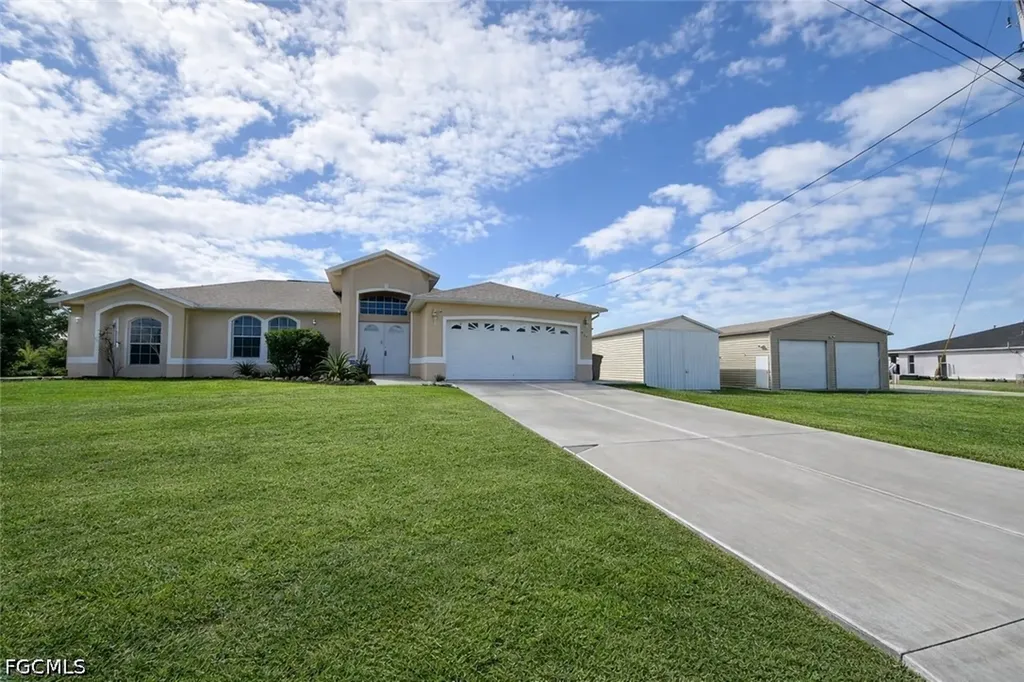 517 Peerless Circle Lehigh Acres FL 33974