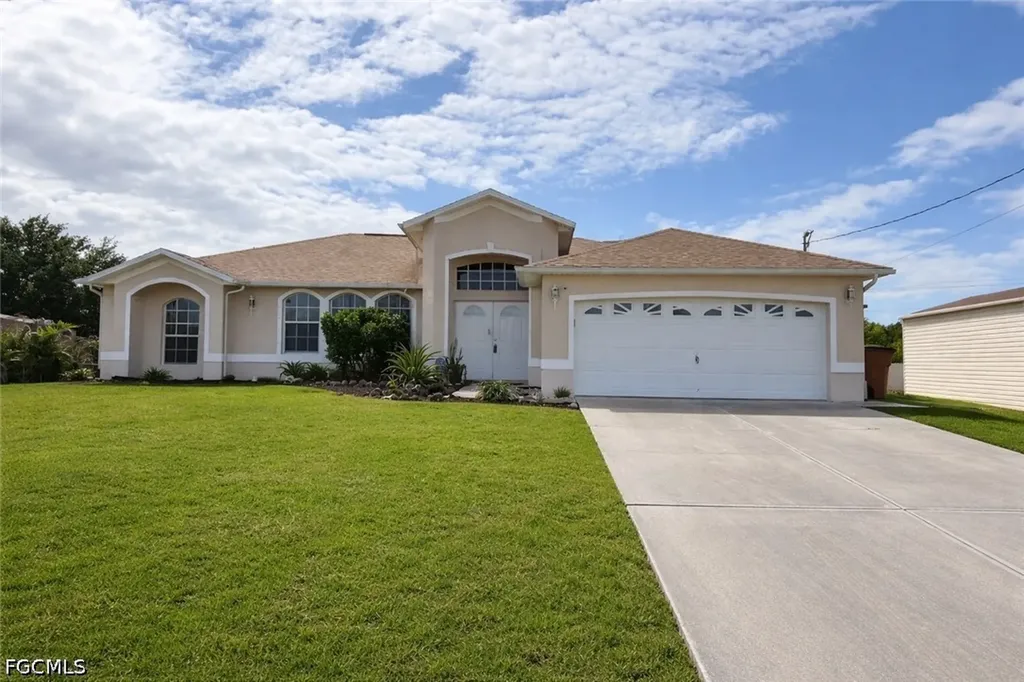517 Peerless Circle Lehigh Acres FL 33974
