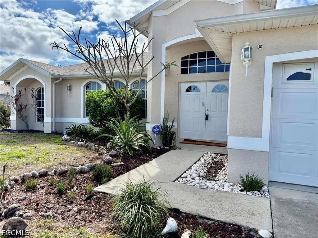 517 Peerless Circle Lehigh Acres FL 33974