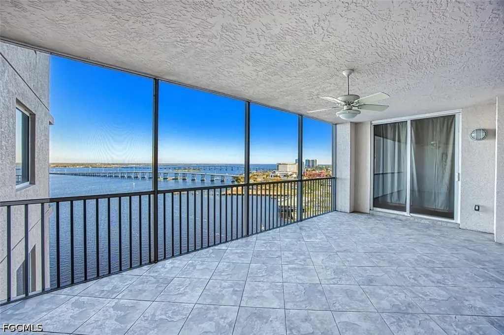 2090 W 1st Street Fort Myers FL 33901