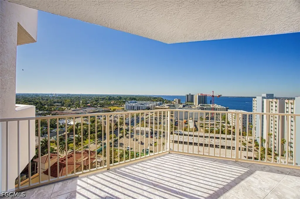 2090 W 1st Street Fort Myers FL 33901