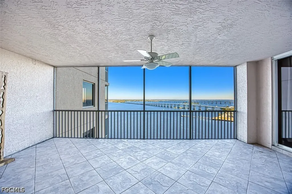 2090 W 1st Street Fort Myers FL 33901