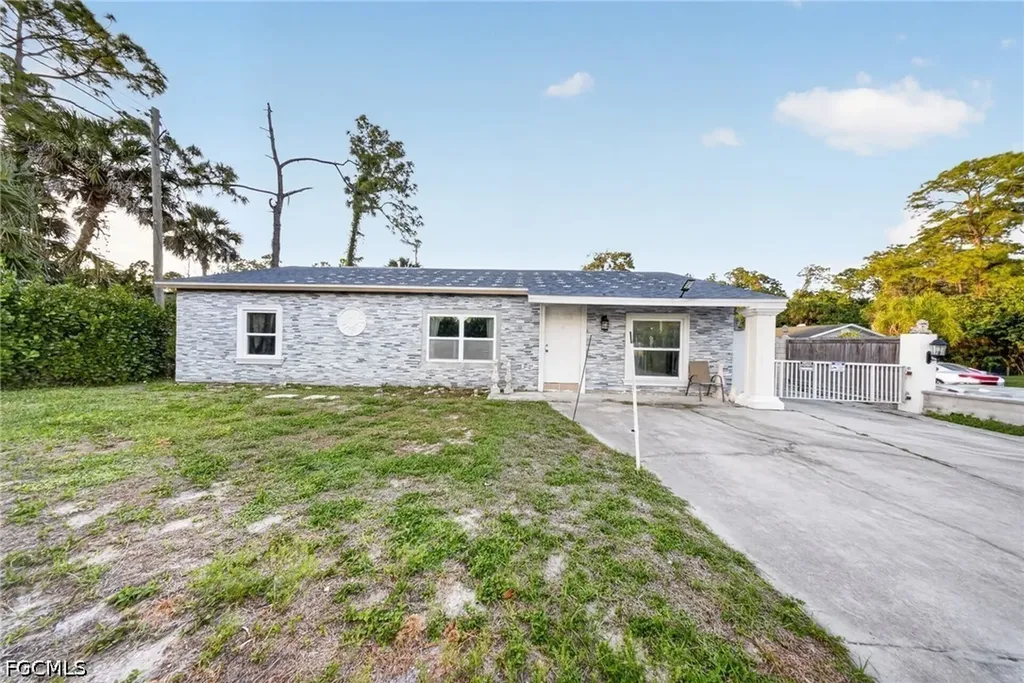 3871 White Boulevard Naples FL 34117