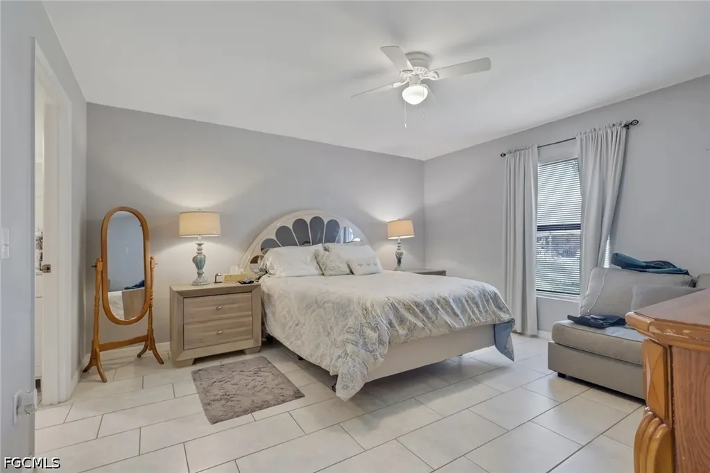 4137/4139 SW 8th Place Cape Coral FL 33914