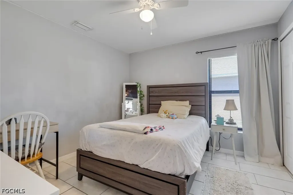 4137/4139 SW 8th Place Cape Coral FL 33914