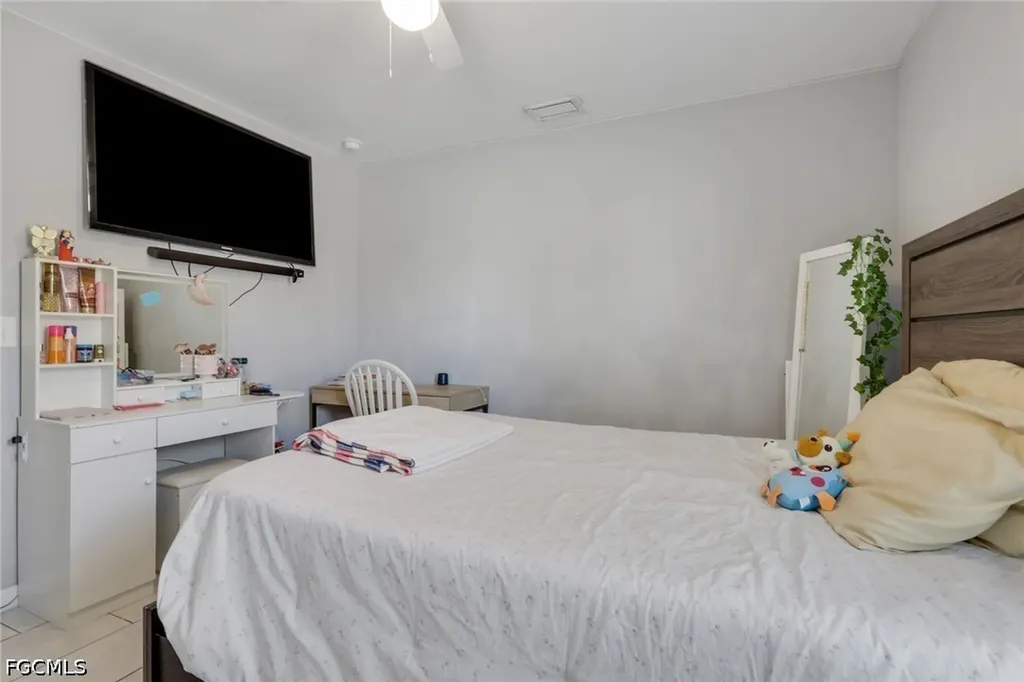 4137/4139 SW 8th Place Cape Coral FL 33914