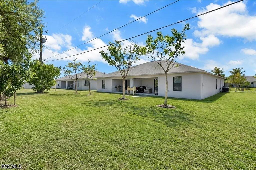 4137/4139 SW 8th Place Cape Coral FL 33914