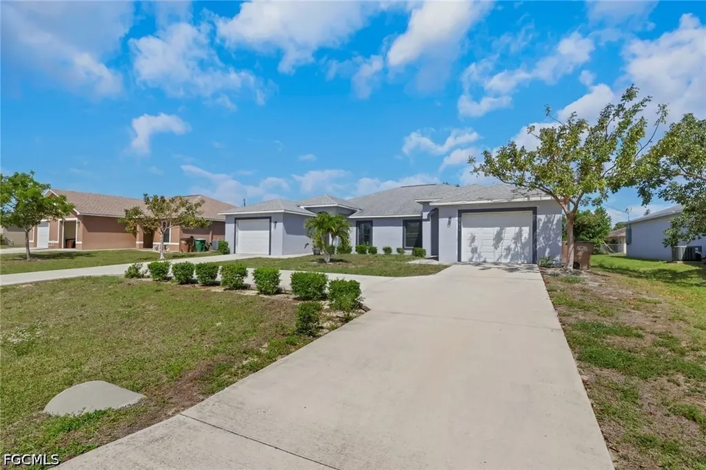 4137/4139 SW 8th Place Cape Coral FL 33914