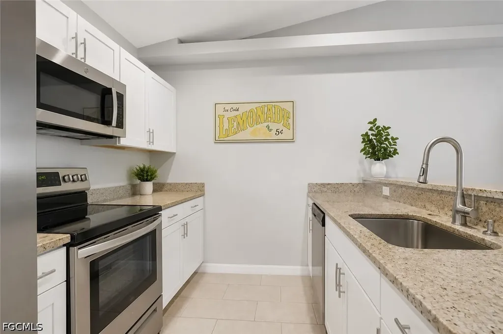 4137/4139 SW 8th Place Cape Coral FL 33914