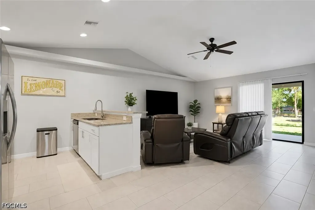 4137/4139 SW 8th Place Cape Coral FL 33914