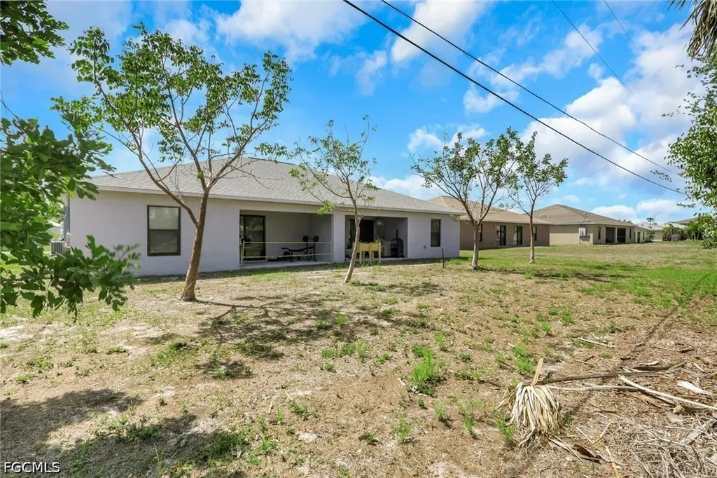 4137/4139 SW 8th Place Cape Coral FL 33914