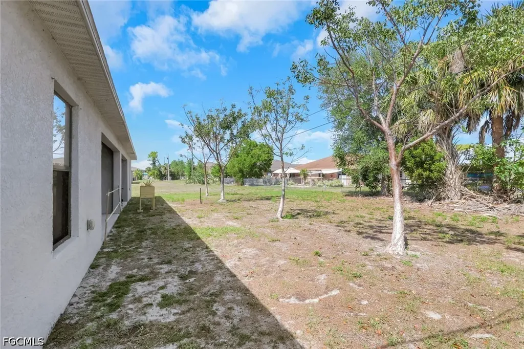 4137/4139 SW 8th Place Cape Coral FL 33914