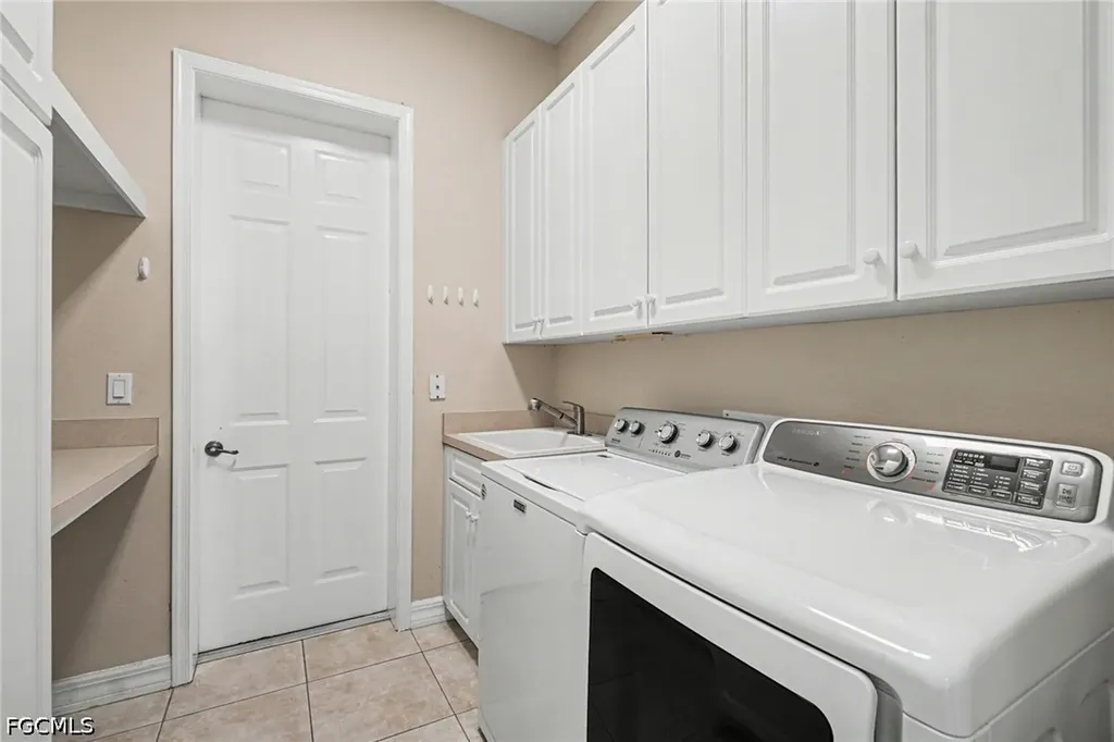 4214 Gulfstream Parkway Cape Coral FL 33993
