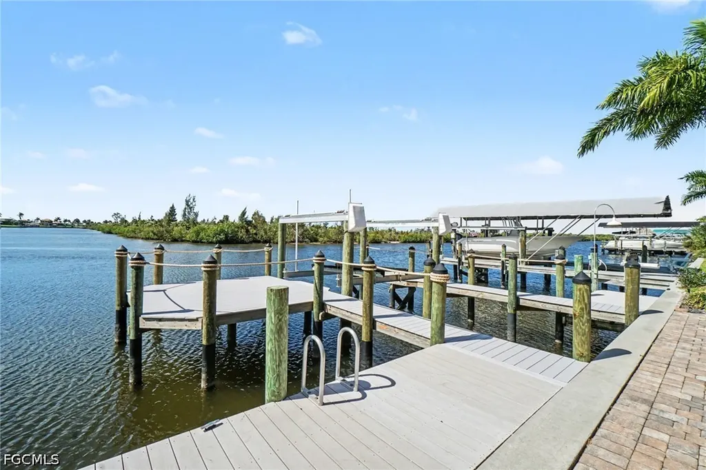 4214 Gulfstream Parkway Cape Coral FL 33993