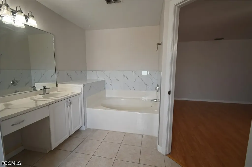 136 SE 19th Lane Cape Coral FL 33990